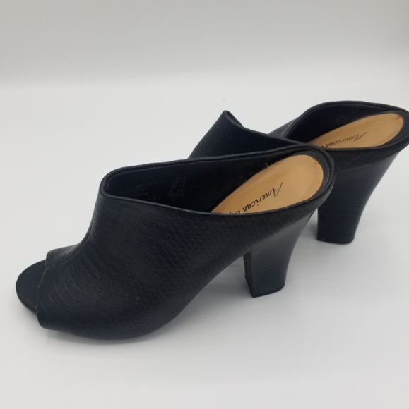 Black heels - Picture 3 of 3